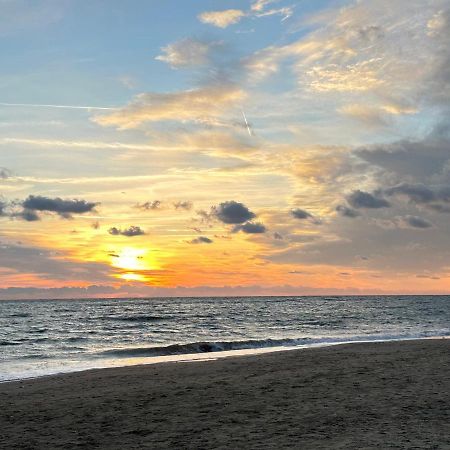 Апартаменты Attico Al Mare Лидо-ди-Остия Экстерьер фото